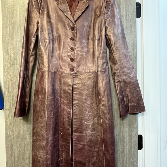 Sophisticated Women's Leather Jacket in Rich burgundy, distressed - Picture 1 of 9